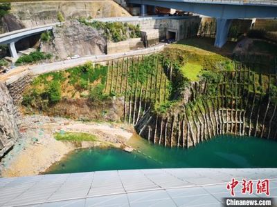 廢棄礦坑“新生”出“冰雪世界” 長(zhǎng)沙迎旅游新地標(biāo)